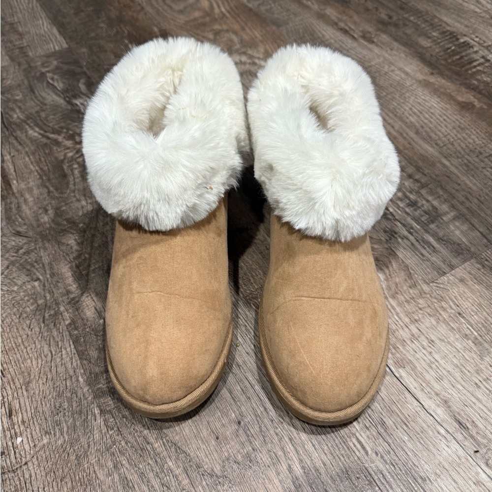 JUICY Women's Tan Faux Fur Lined Ankle Boots